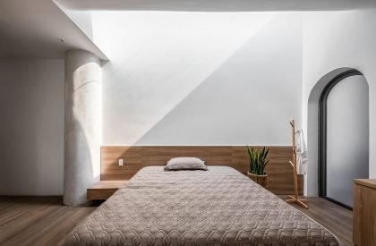 Alone House | Story Architecture