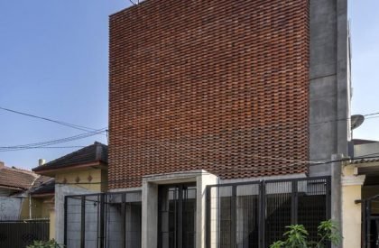 Permeable Junction Boarding House | Andyrahman Architect