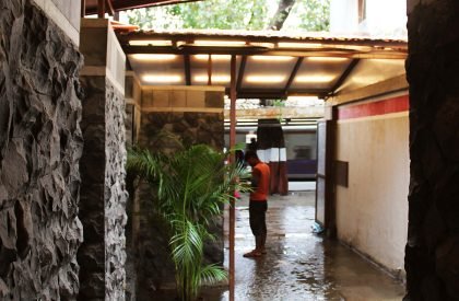 Toilet in a Courtyard | RC Architects