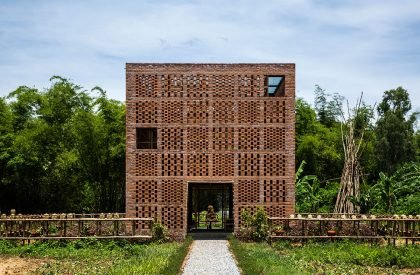 Terra Cotta Studio | Tropical Space