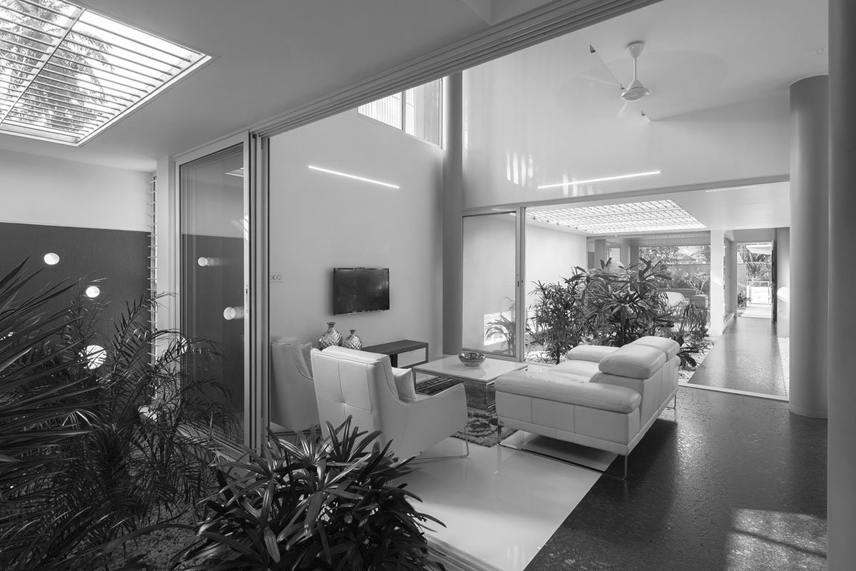 The Floating Parasol House | LIJO.RENY.architects