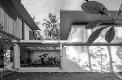 The Floating Parasol House | LIJO.RENY.architects