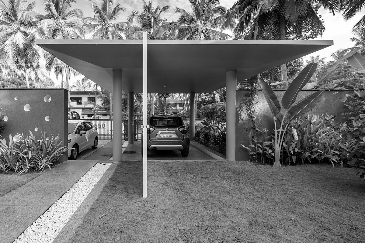 The Floating Parasol House | LIJO.RENY.architects