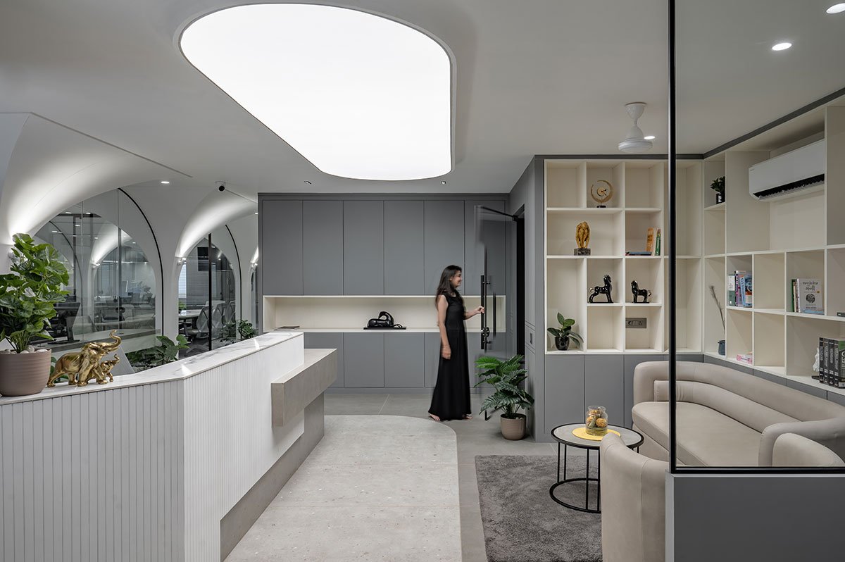 The White Curve Vault | Mayin Architecture Studio