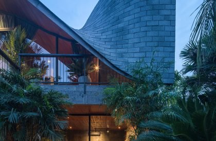 Alpha House | Alexis Dornier