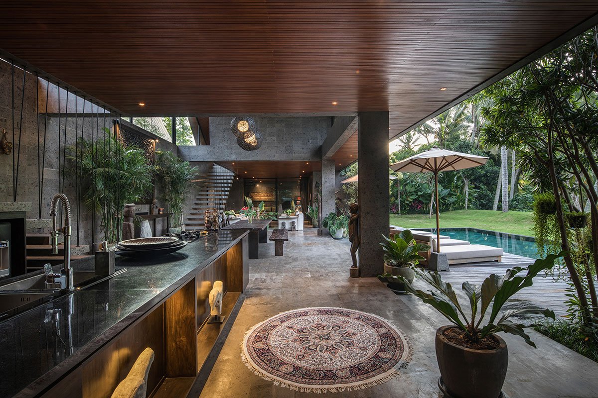 Alpha House | Alexis Dornier
