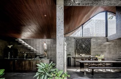 Alpha House | Alexis Dornier