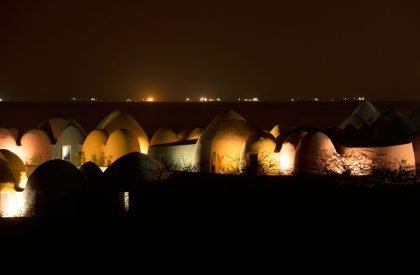 Presence in Hormoz 2 | ZAV Architects