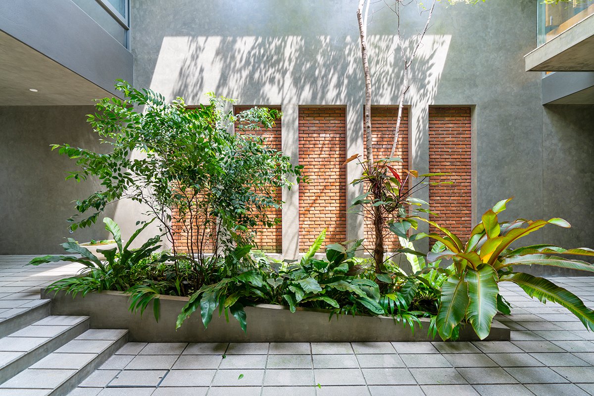 Tropical Town House | ICONCAST Chartered Architects