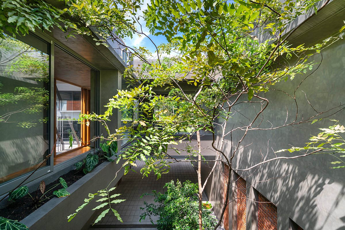 Tropical Town House | ICONCAST Chartered Architects