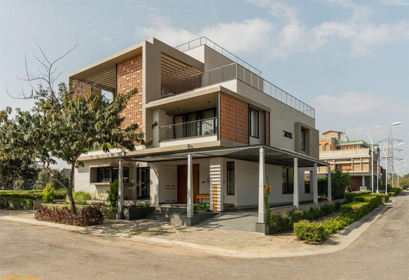 House 40 | Between Spaces