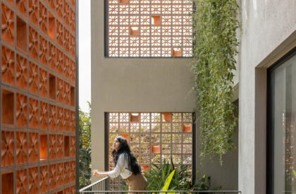 House 40 | Between Spaces