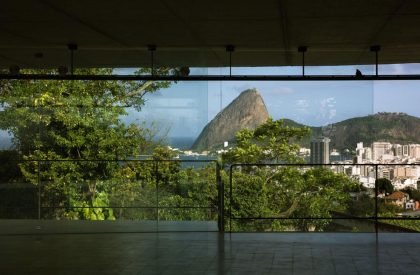 Casa em Santa Teresa | SPBR Arquitectos