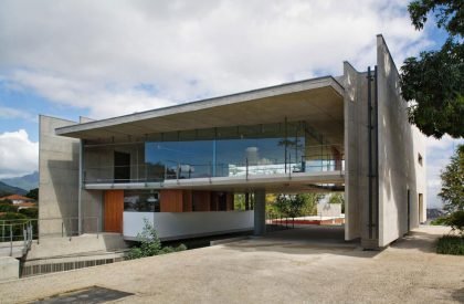 Casa em Santa Teresa | SPBR Arquitectos