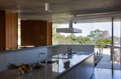 Casa em Santa Teresa | SPBR Arquitectos