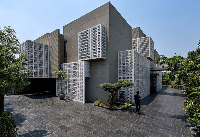 18 Screens | Nina & Sanjay Puri Architects