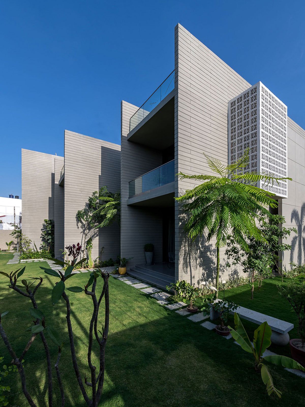 18 Screens | Nina & Sanjay Puri Architects