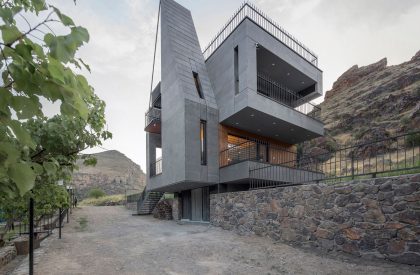 Gray Villa | White Cube Atelier