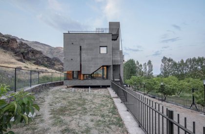 Gray Villa | White Cube Atelier