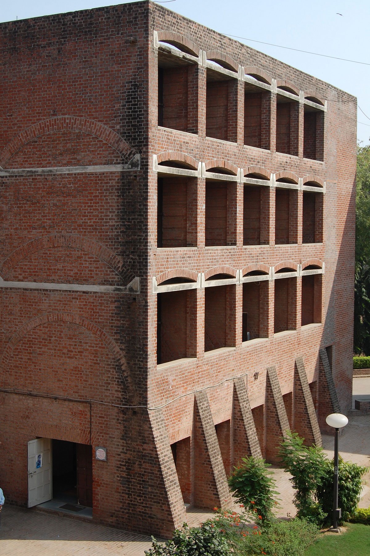 Management of IIM-A decides to demolish Iconic dormitories