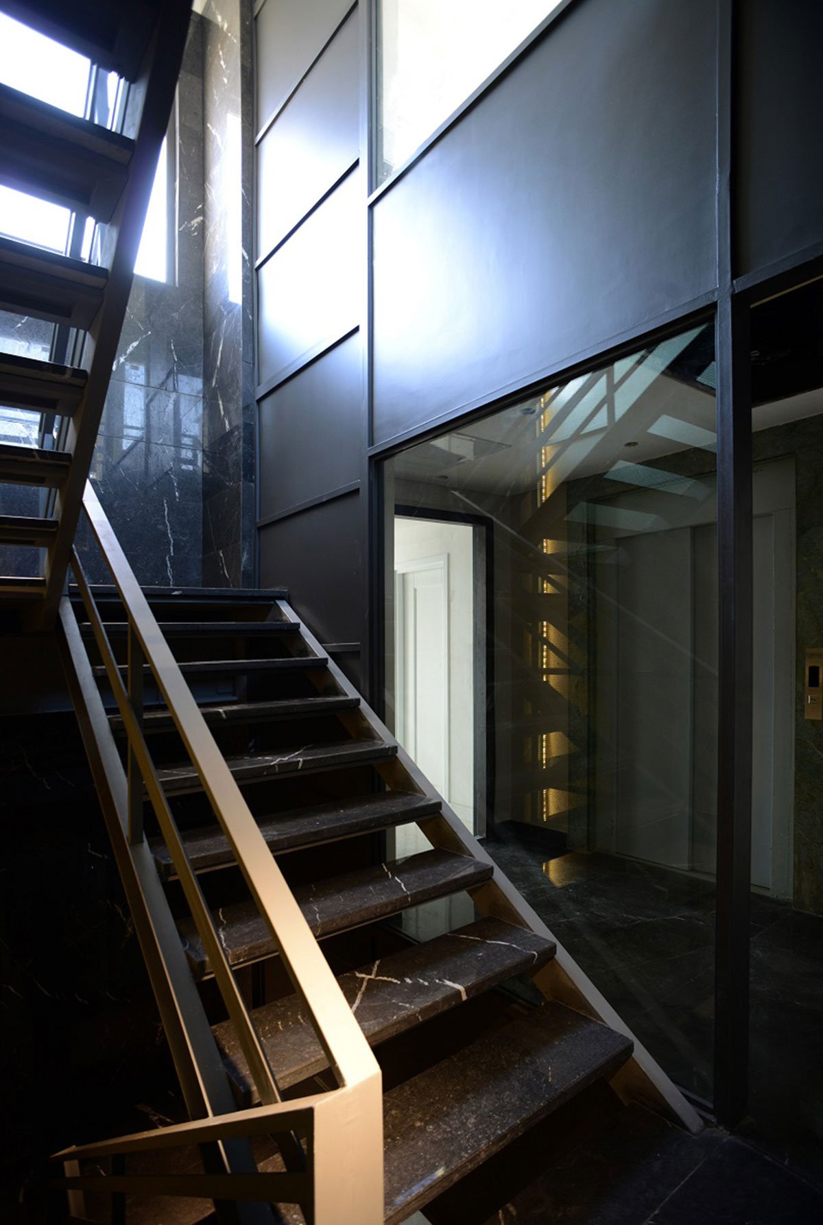 Niloofar 22 | Studio Saheb