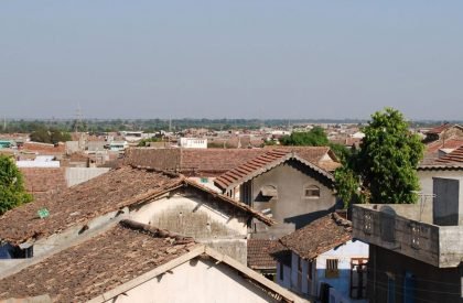 Ek bangla bane nyara