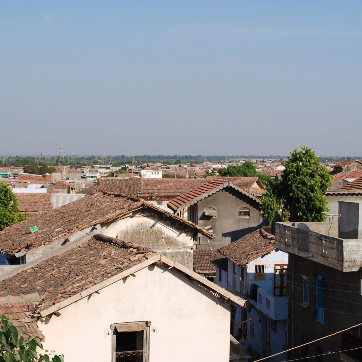 Ek bangla bane nyara