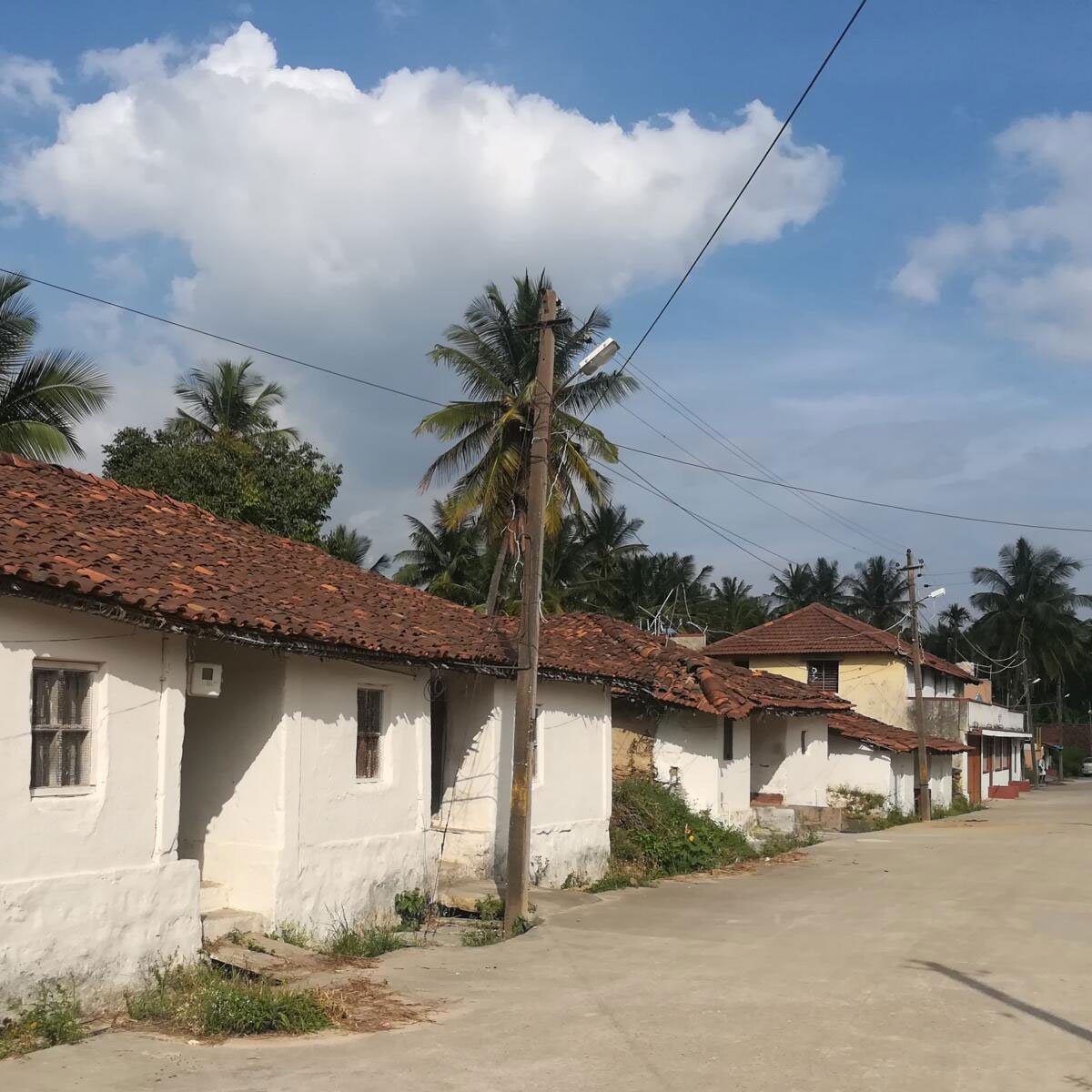 Ek bangla bane nyara