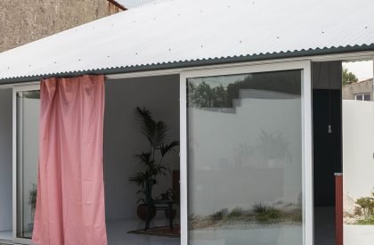 House with a curved wall | Fala