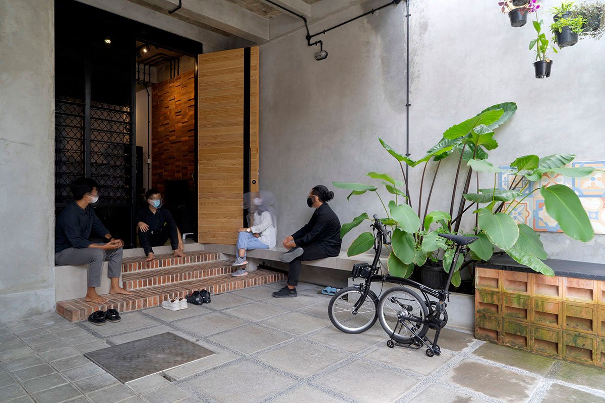 Trapezioma (Trapezoidal Brick + Omah (house)) | Andyrahman Architect