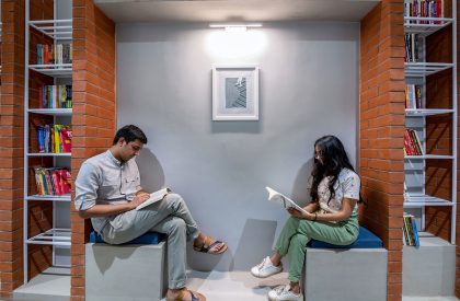 Kitaab Khana | Compartment S4