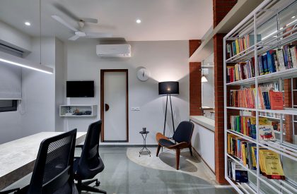 Kitaab Khana | Compartment S4