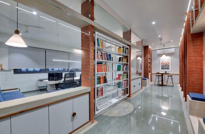 Kitaab Khana | Compartment S4