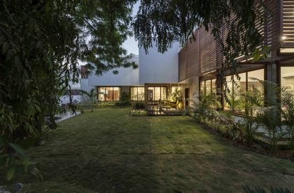 L House | tHE gRID Architects
