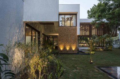 L House | tHE gRID Architects
