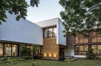 L House | tHE gRID Architects