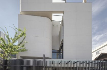 55 Sathorn House | Kuanchanok Pakavaleetorn Architects