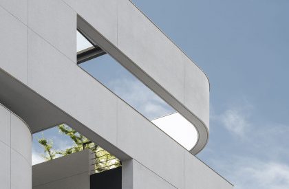 55 Sathorn House | Kuanchanok Pakavaleetorn Architects