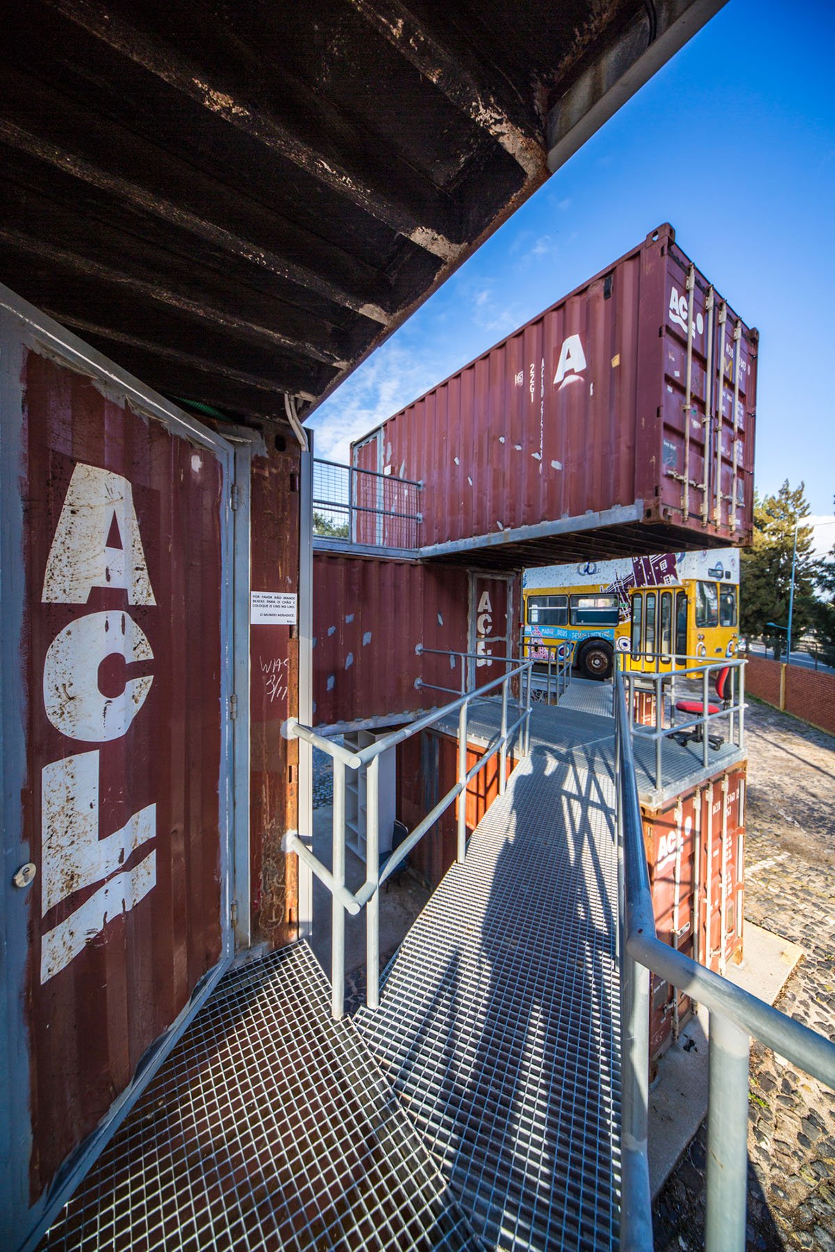 Village Underground Lisbon | ARTE TECTóNiCA