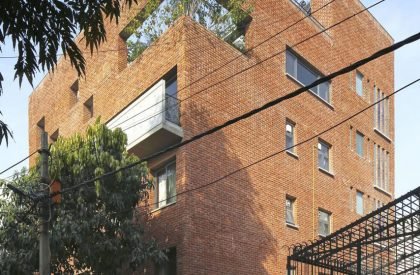 House with a Brick Veil | Studio Lotus