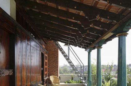 House with a Brick Veil | Studio Lotus