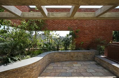 House with a Brick Veil | Studio Lotus