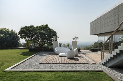 Aurelia - House under a pool | Shroffleon