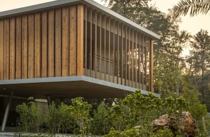 Earth and Glass House | Studio Lotus