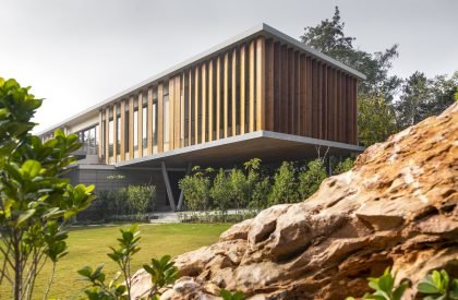 Earth and Glass House | Studio Lotus