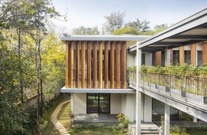 Earth and Glass House | Studio Lotus