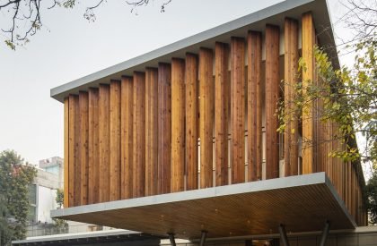 Earth and Glass House | Studio Lotus