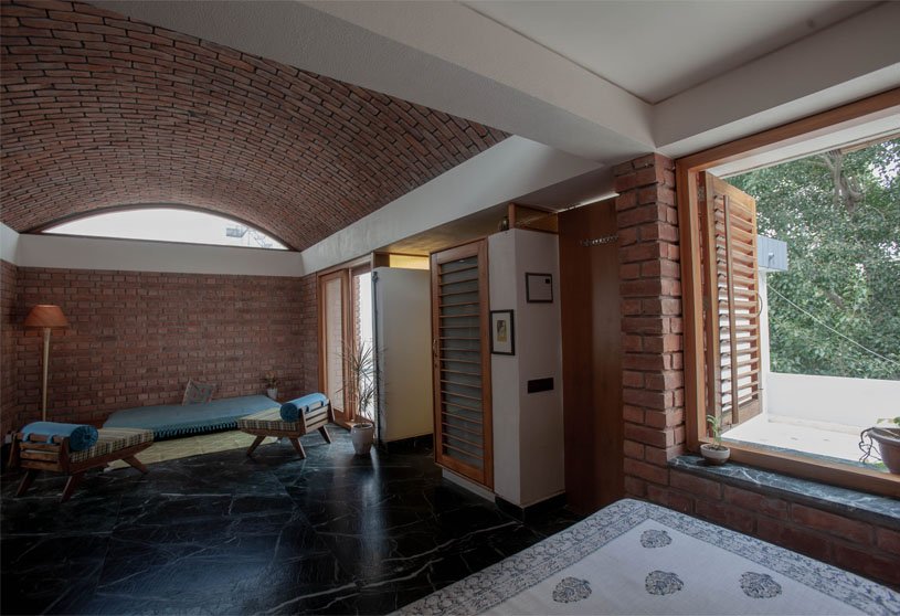 The Naked Vault House | New Garage Architecture Studio