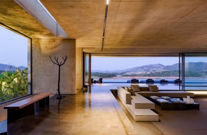 Between Mountains and Waters Joanópolis Residence | Estudio Saracura