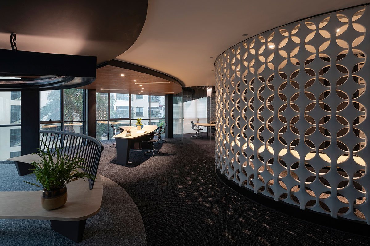 Woven Screen Office | Takashi Niwa Architects